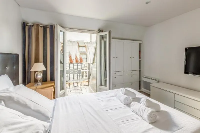 Apartment Appartement Avec Vue Imprenable Sur Le Louvre Paris