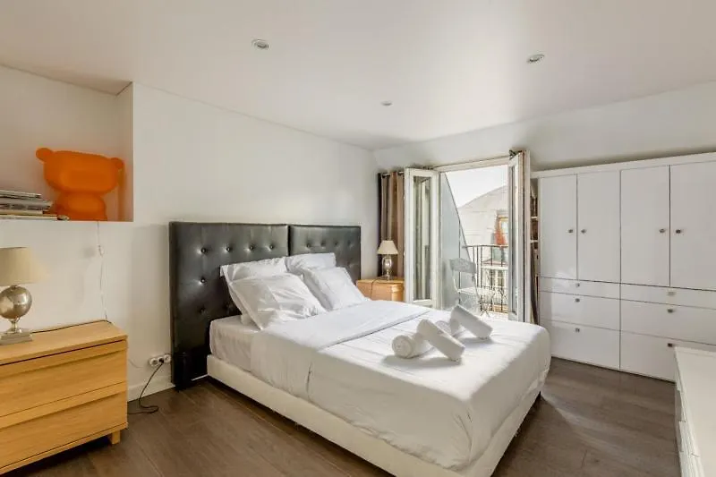 Appartement Avec Vue Imprenable Sur Le Louvre Paris